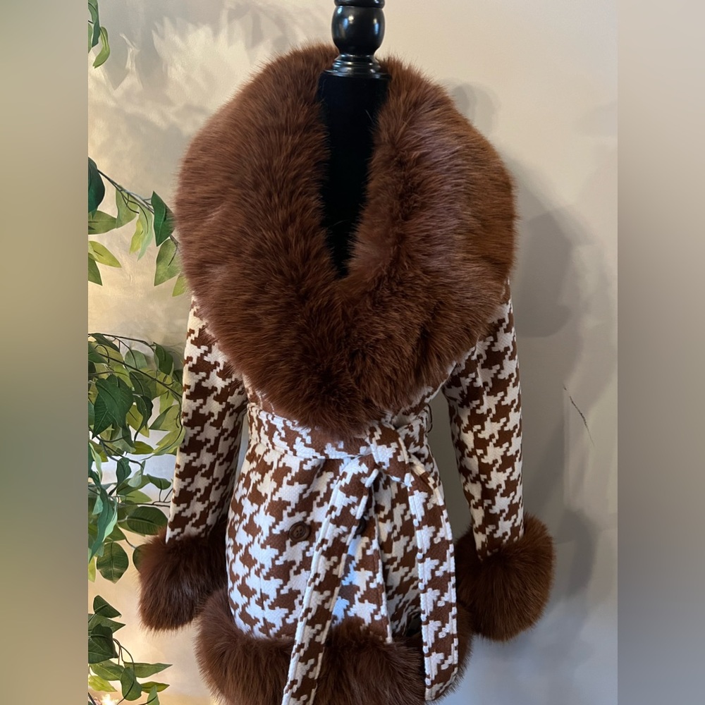 Stunning Brown Houndstooth Jacket! Removable Fur … - image 3